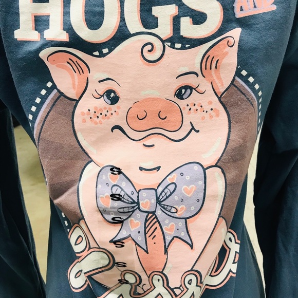Hogs and kisses sweatshirt - Picture 1 of 3